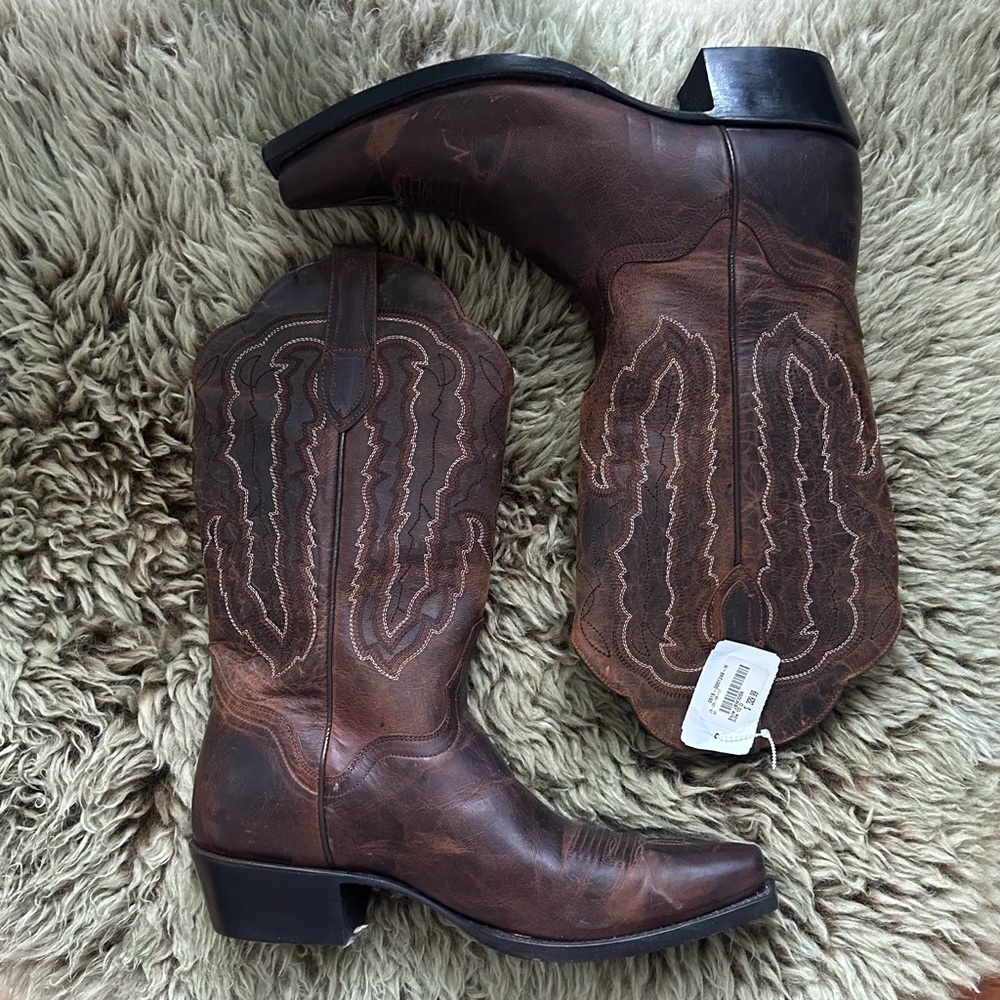 Men’s brown cowboy boots NWT